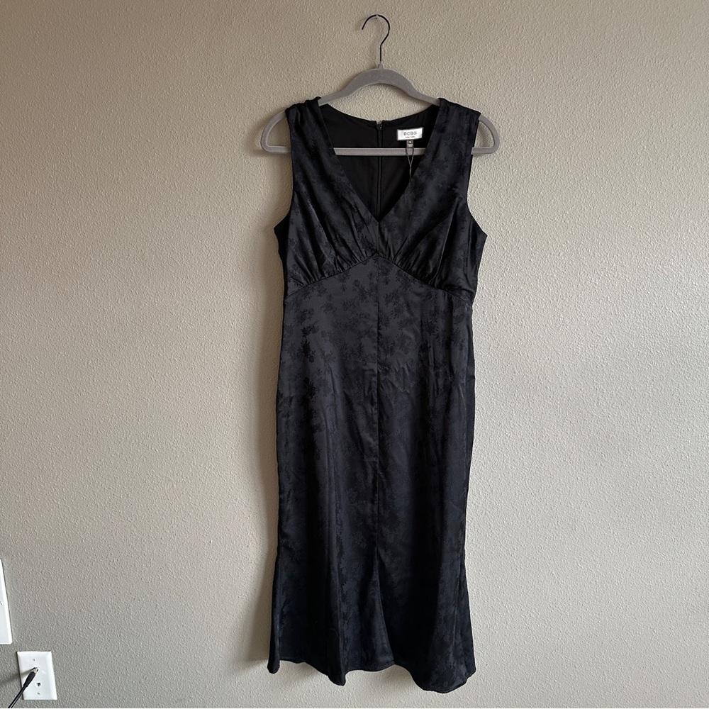 NWT BCBG Black Satin Floral Embossed V-Neck Maxi Dress 8